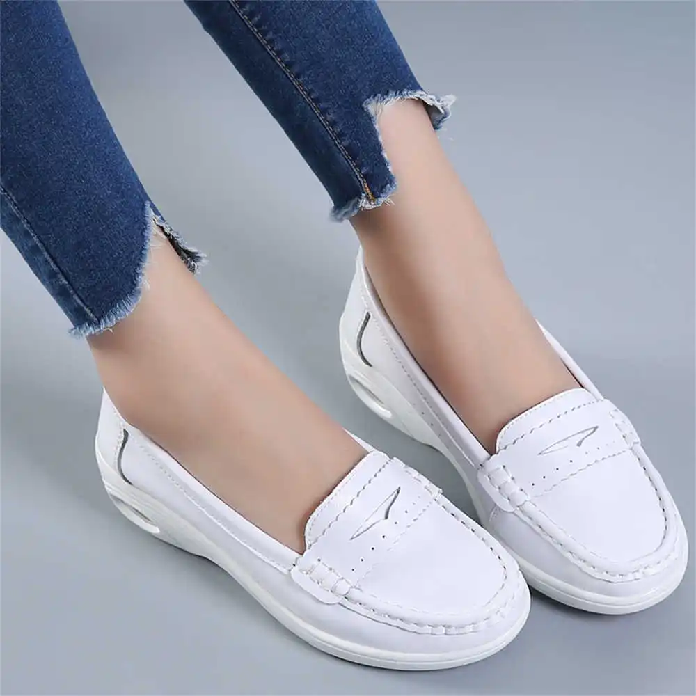 Thick Sole Slipon White Traine - Women Formal Wear Best Brands 评论和价格