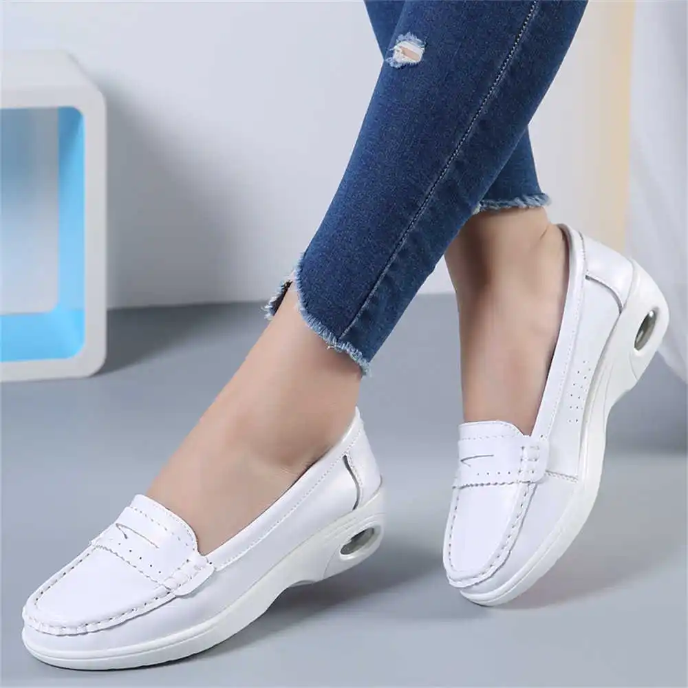 Thick Sole Slipon White Traine - Women Formal Wear Best Brands 评论和价格